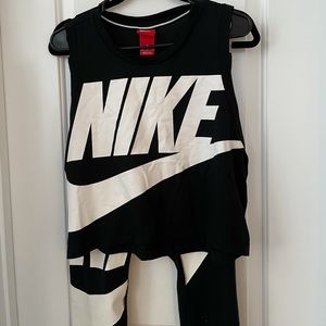 Nike outfit matching top an bottom